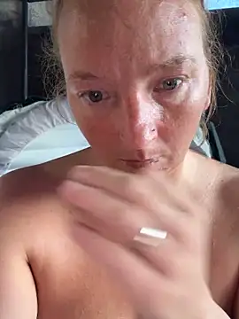 Snapshot of JustYourNormalCouple chatting on October 11, 2025, 4:05 pm JustYourNormalCouple online show from October 11, 2025, 4:05 pm