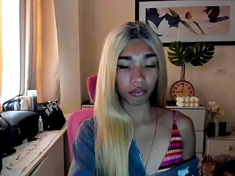 CharlotteMavis online show from July 20, 2026, 4:27 am
