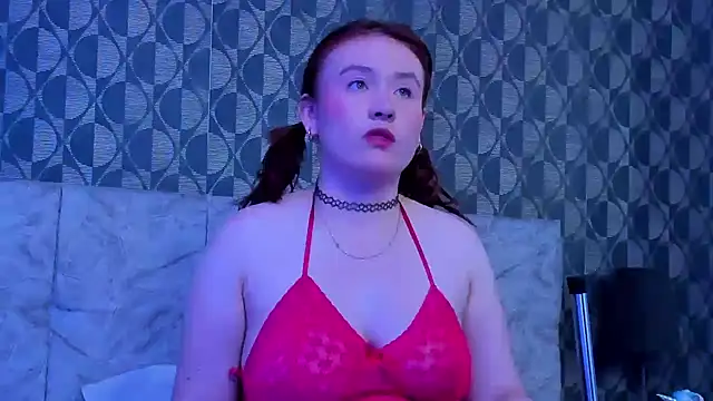 Snapshot of AliaMiller_ chatting on October 3, 2025, 9:56 pm AliaMiller online show from October 3, 2025, 9:56 pm