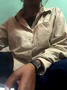 sakshi5533 online show from December 20, 2025, 5:42 pm