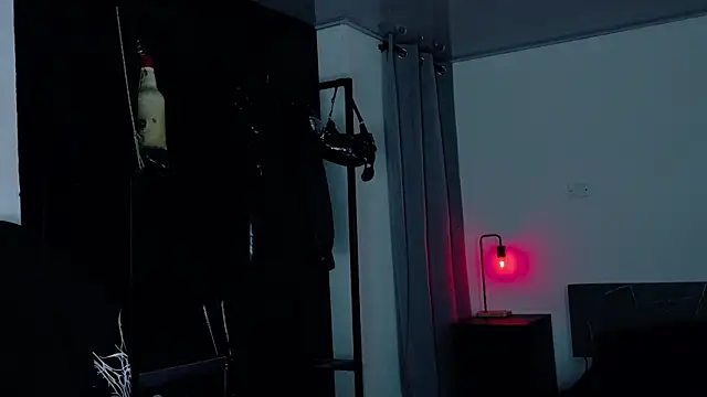 Snapshot of Angelabl0odborne chatting on March 31, 2026, 11:05 pm Angelabl0odborne online show from March 31, 2026, 11:05 pm