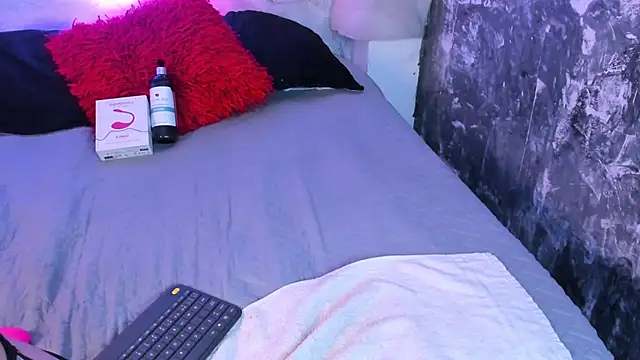 Snapshot of katierouge_ chatting on September 21, 2025, 5:42 am katierouge online show from September 21, 2025, 5:42 am