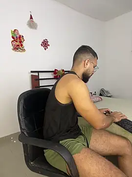 vincentjaxon online show from December 17, 2025, 10:43 am