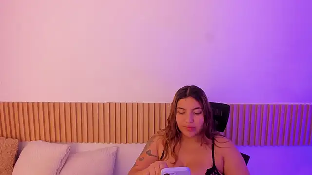 Snapshot of OliviaSweett chatting on October 4, 2025, 7:23 pm OliviaSweett online show from October 4, 2025, 7:23 pm