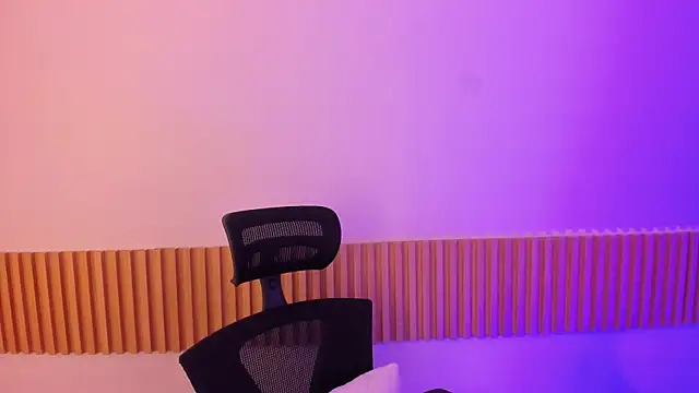 Snapshot of OliviaSweett chatting on October 12, 2025, 7:13 pm OliviaSweett online show from October 12, 2025, 7:13 pm