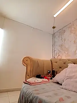 nathaliamiller online show from December 18, 2025, 7:31 pm