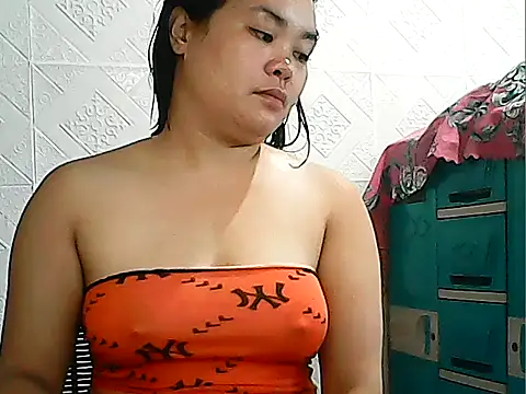 Snapshot of CreamyPussy4uxx chatting on February 20, 2026, 12:51 am CreamyPussy4uxx online show from February 20, 2026, 12:51 am