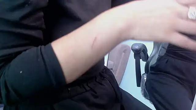 victoria hernandez t  online show from November 6, 2025, 12:50 pm