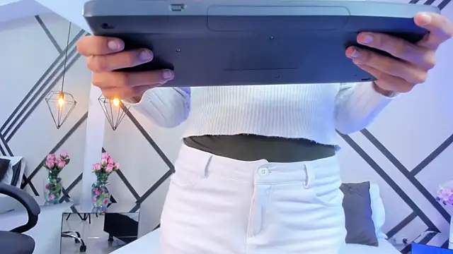 MadissonScotts online show from November 6, 2025, 1:45 pm