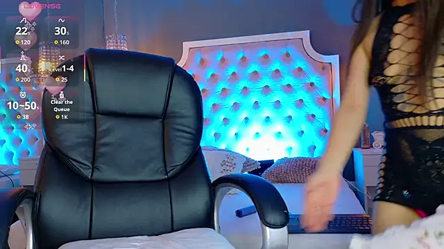 TifannyWolf  online show from September 23, 2025, 7:44 am