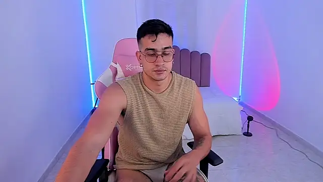 CamCumBoy online show from October 20, 2025, 7:20 am