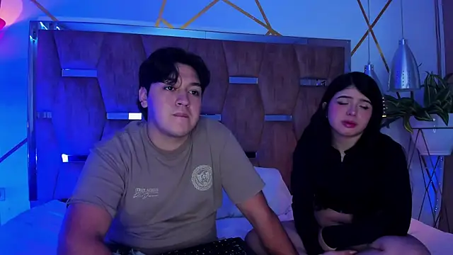 Snapshot of EmilyANDrew_ chatting on November 13, 2025, 4:55 am EmilyANDrew online show from November 13, 2025, 4:55 am