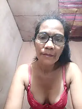 Snapshot of ImYourWoman_55 chatting on November 16, 2025, 8:03 pm ImYourWoman 55 online show from November 16, 2025, 8:03 pm