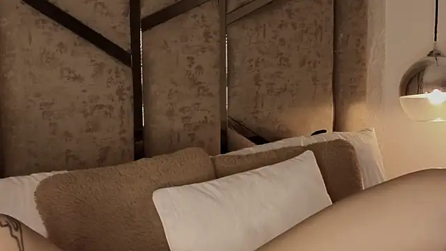 scarlethlux online show from February 3, 2026, 4:54 am