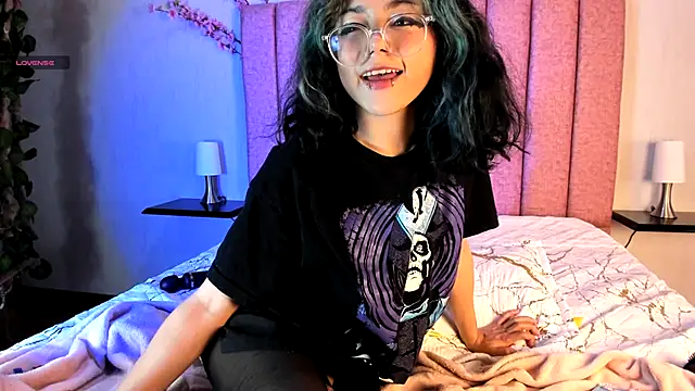 Snapshot of TerumiKitty chatting on October 16, 2025, 9:27 pm TerumiKitty online show from October 16, 2025, 9:27 pm