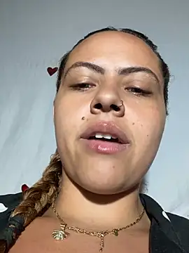 Chloe Leaozinho online show from February 11, 2026, 4:12 pm