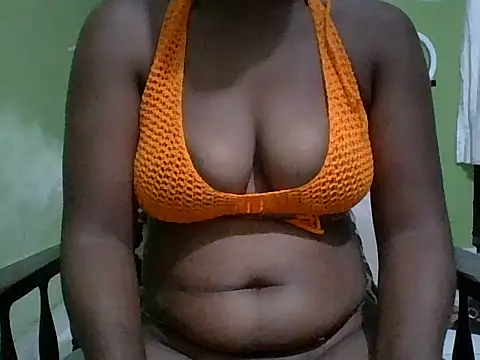 Snapshot of Ntshire chatting on October 19, 2025, 12:44 am Ntshire online show from October 19, 2025, 12:44 am