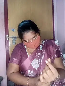 Snapshot of Jessi_25 chatting on November 7, 2025, 5:35 pm Jessi 25 online show from November 7, 2025, 5:35 pm