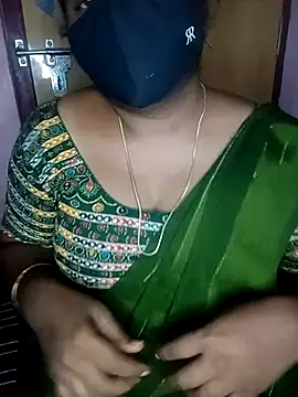 Jessi 25 online show from April 13, 2026, 10:32 am