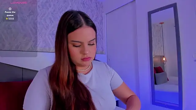 Snapshot of LanaCavendish chatting on October 27, 2025, 2:43 pm LanaCavendish online show from October 27, 2025, 2:43 pm