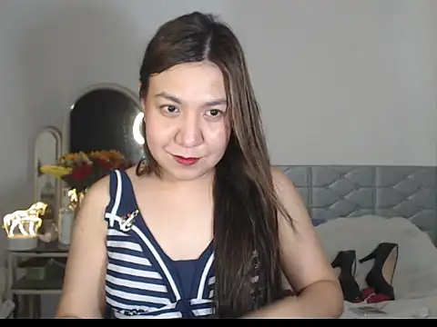 Snapshot of stellahugeX chatting on November 7, 2025, 4:12 am stellahugeX online show from November 7, 2025, 4:12 am