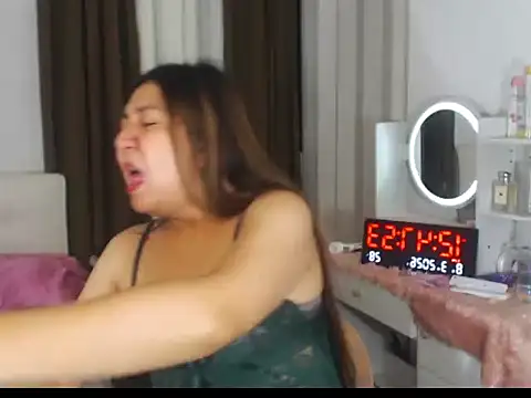 stellahugeX online show from March 7, 2026, 4:48 pm