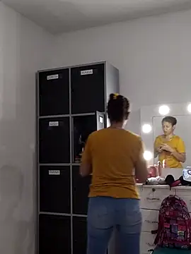 Snapshot of Merybeks chatting on October 17, 2025, 10:40 am Merybeks online show from October 17, 2025, 10:40 am