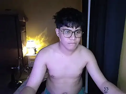 Snapshot of Lowel_Smith chatting on September 21, 2025, 2:40 pm Lowel Smith online show from September 21, 2025, 2:40 pm