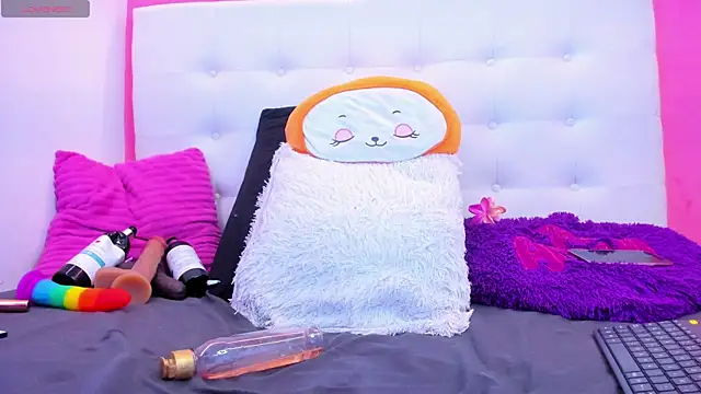 Snapshot of Willow_Wright chatting on October 28, 2025, 1:36 pm Willow Wright online show from October 28, 2025, 1:36 pm