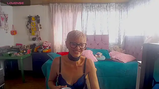 isabella-lips007 online show from July 24, 2026, 1:53 pm
