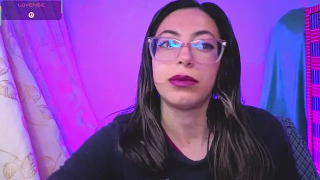 Snapshot of Miranda_sexlove_ chatting on February 1, 2026, 6:01 am Miranda sexlove online show from February 1, 2026, 6:01 am