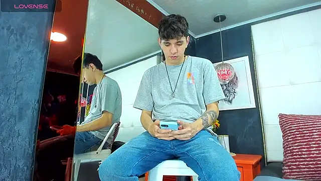 Matteo12  online show from September 24, 2025, 4:05 am