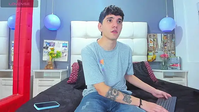 Matteo12  online show from October 28, 2025, 2:59 am