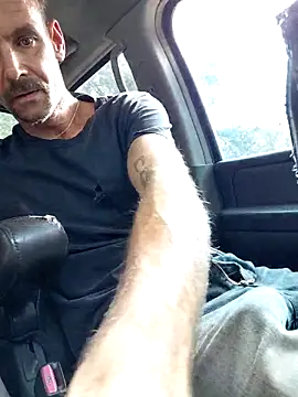 Hungwell1515 online show from December 18, 2025, 4:24 pm