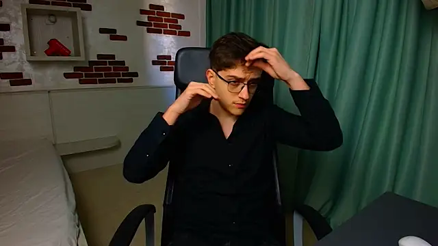 FelixStarkk online show from April 21, 2026, 4:19 am