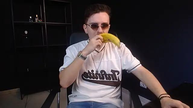 Snapshot of FelixStarkk chatting on June 2, 2026, 6:15 am FelixStarkk online show from June 2, 2026, 6:15 am