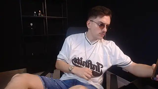 Snapshot of FelixStarkk chatting on June 9, 2026, 4:35 am FelixStarkk online show from June 9, 2026, 4:35 am