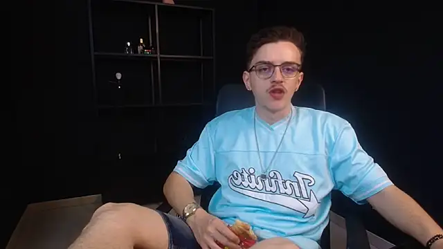 Snapshot of FelixStarkk chatting on June 11, 2026, 4:32 am FelixStarkk online show from June 11, 2026, 4:32 am