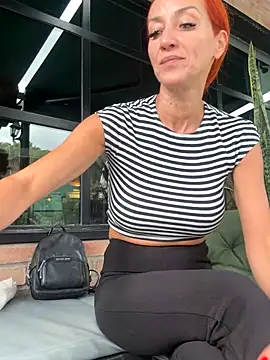 Snapshot of MikaelaBloom chatting on October 12, 2025, 12:48 pm MikaelaBloom online show from October 12, 2025, 12:48 pm