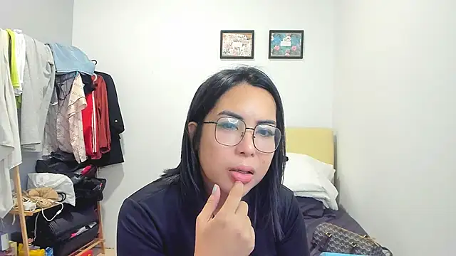 Rainy Ren online show from October 21, 2025, 3:35 pm