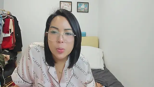 Rainy Ren online show from October 23, 2025, 3:00 pm