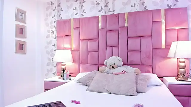 GabyMoreau online show from March 26, 2026, 8:25 pm