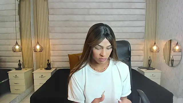 keytinthomson  online show from February 23, 2026, 7:11 pm