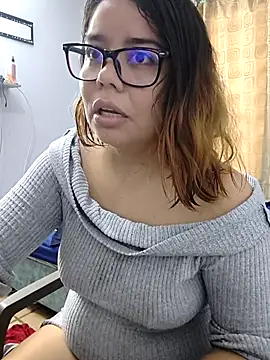 Snapshot of saenz_eymi chatting on June 14, 2026, 6:21 pm saenz eymi online show from June 14, 2026, 6:21 pm