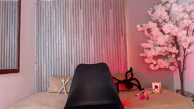 Snapshot of _Xamarha_ chatting on October 15, 2025, 12:22 am Xamarha online show from October 15, 2025, 12:22 am