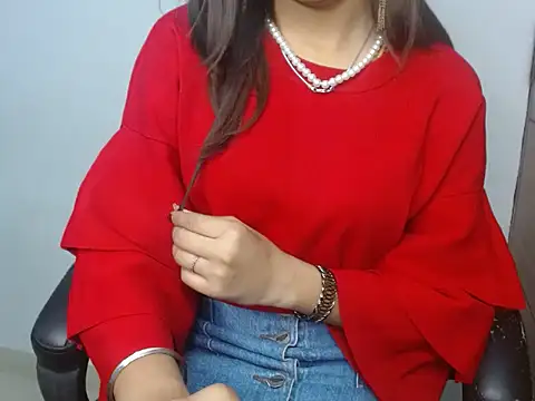 Urlove lily online show from December 5, 2025, 2:47 pm