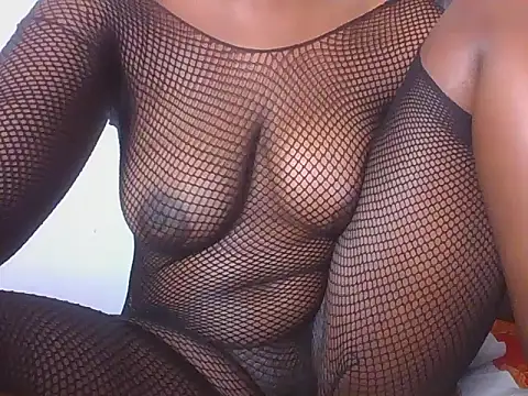 Snapshot of Linah97 chatting on October 15, 2025, 12:55 am Linah97 online show from October 15, 2025, 12:55 am