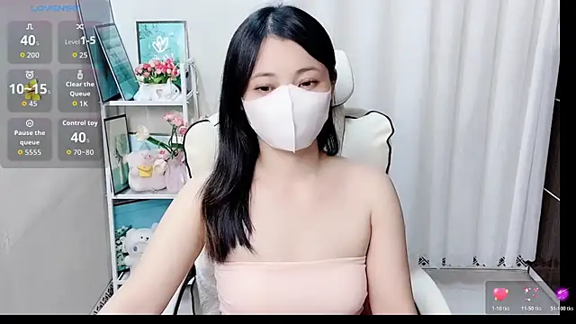phuongnhi  online show from May 25, 2026, 4:51 am