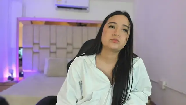 EmmaBeel online show from November 8, 2025, 12:05 pm