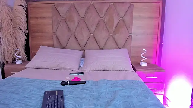 Snapshot of EimyAndMaxi chatting on June 29, 2026, 9:37 pm EimyAndMaxi online show from June 29, 2026, 9:37 pm